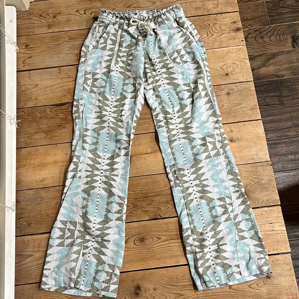 Roxy XS beach lounge.  With front, back pockets, and adjustable tie.